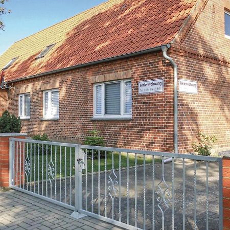 2 Bedroom Gorgeous Apartment In Luebtheen-Garlitz 外观 照片